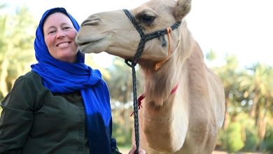 Alice Morrison, l'exploratrice britannique, franchit une étape clé de son incroyable voyage à pied à AlUla
