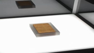 "Le Coran en verre" Les visiteurs de la Biennale des arts islamiques vivent une expérience visuelle et spirituelle rare