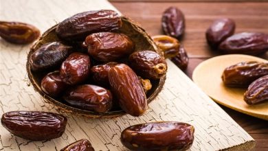 Aliments recommandés pour le matin: dattes, amandes, raisin