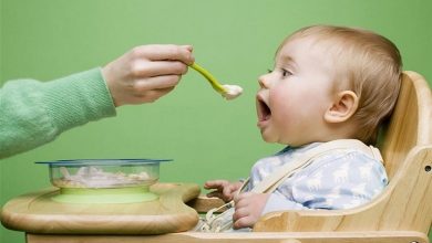 7 aliments qui constipent les bébé et 4 gestes pour les soulager