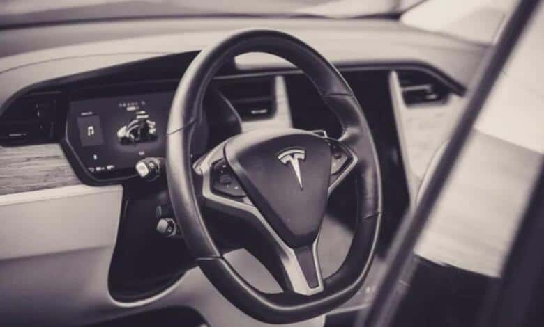 Tesla envisage un toit connecté à Starlink