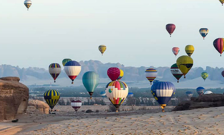Montgolfières à AlUla : des vues spectaculaires depuis le ciel