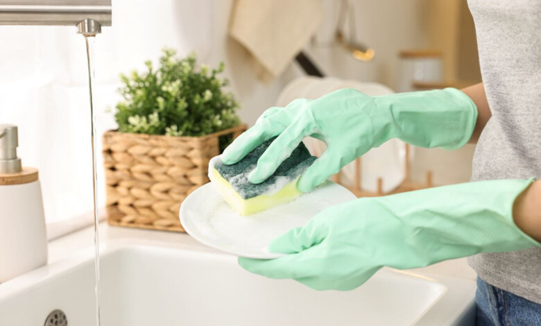 Éponge de cuisine : entre nettoyage et pollution