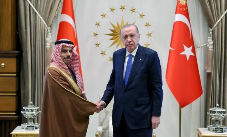 Erdogan reçoit le prince Faisal bin Farhan à Ankara