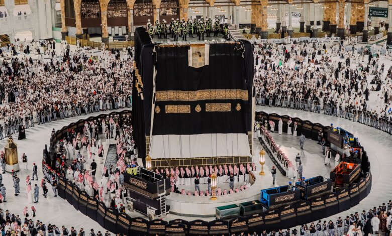 Renouvellement de la Kiswa de la Kaaba pour l’année 1448 H