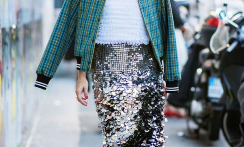 Le retour des paillettes à l’été 2026 dans un style moderne