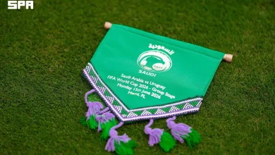 « Wirth » décore les drapeaux de l'équipe nationale saoudienne avec des motifs traditionnels de Sadou
