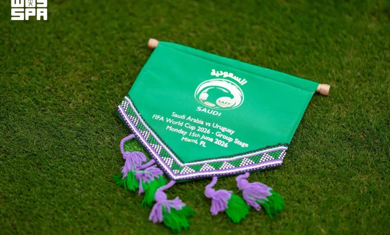 « Wirth » décore les drapeaux de l'équipe nationale saoudienne avec des motifs traditionnels de Sadou