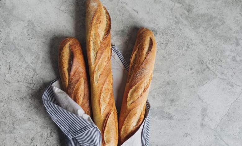 La baguette française : symbole du pain traditionnel en France