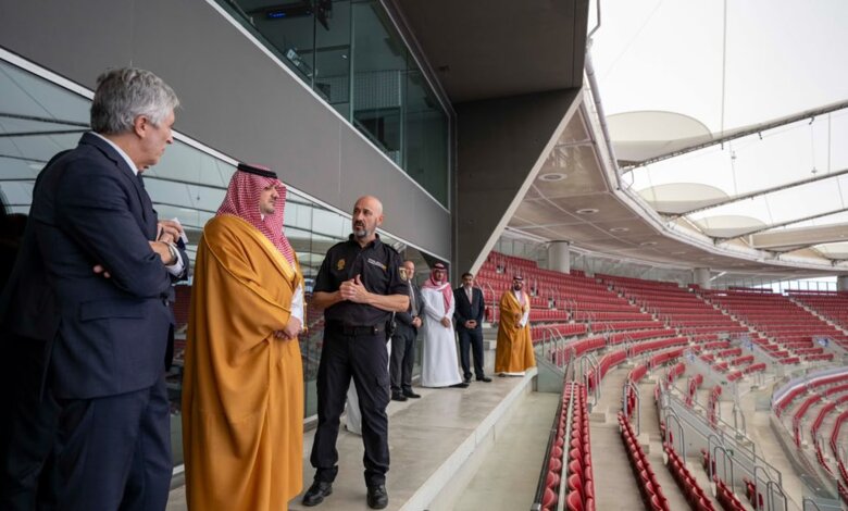 Le ministre saoudien de l’Intérieur visite le stade Riyadh Air Metropolitano à Madrid