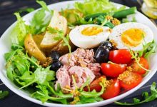 Salade niçoise : un plat français frais pour les journées d’été