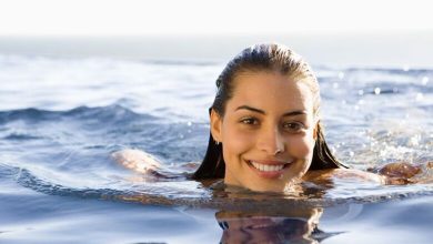 L’eau de mer pour les peaux sèches : bienfaits et précautions