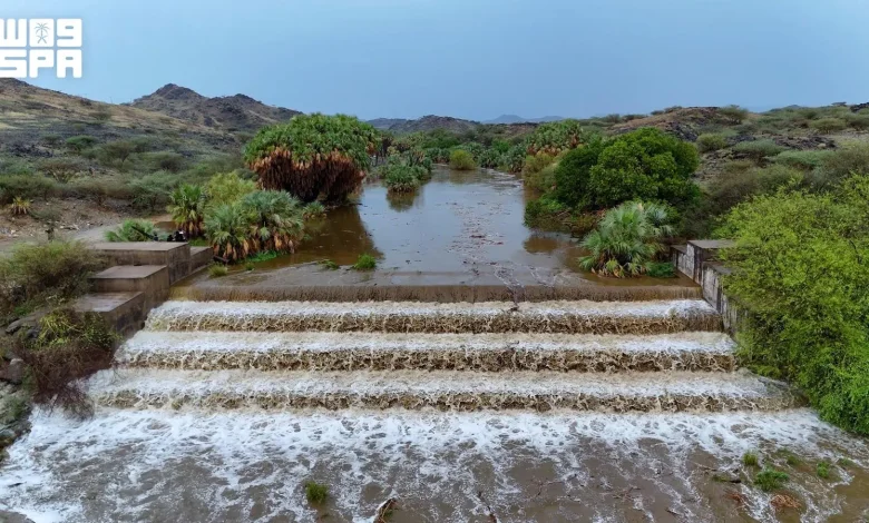 Les cascades d’Al-Madmadmah dévoilent des paysages naturels remarquables à Al-Ardah