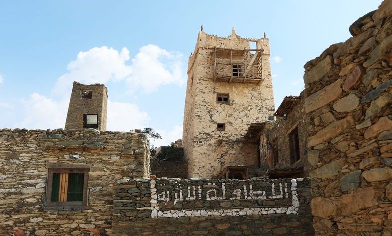 Le festival patrimonial d’Al-Atawla redonne vie à l’art de la pierre à Al-Baha