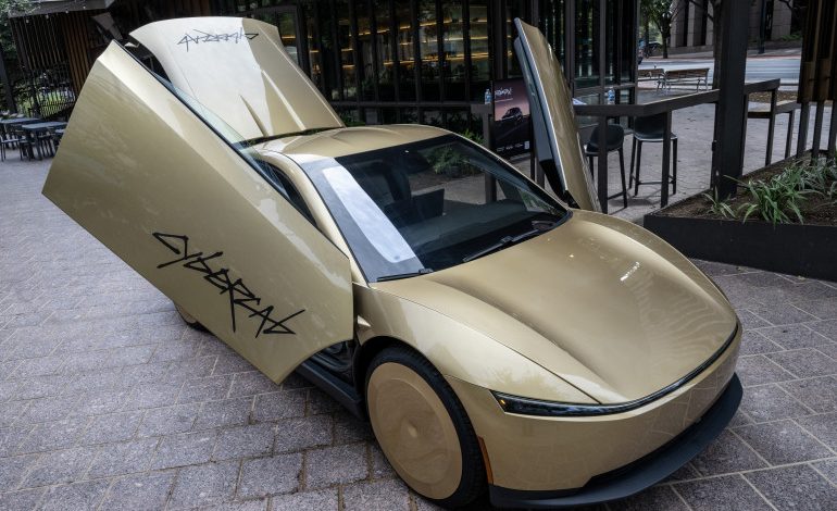 « Cybercab » : le premier taxi autonome de Tesla sans volant ni pédales débarque à Austin