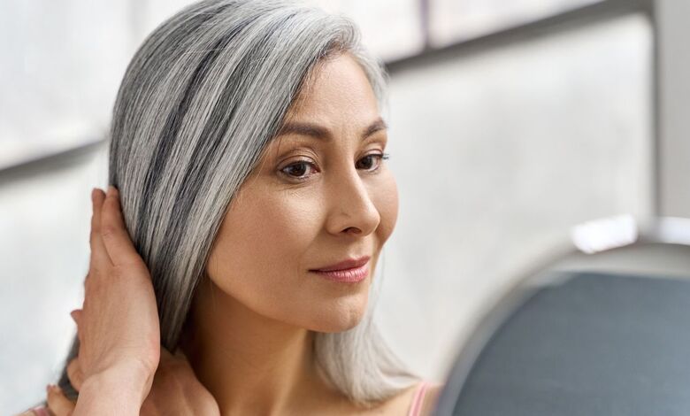 Cheveux blancs : comprendre leurs causes et en prendre soin