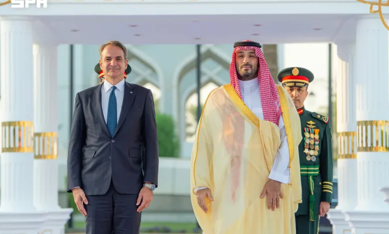 Le prince Mohammed ben Salmane reçoit le Premier ministre grec à Riyad
